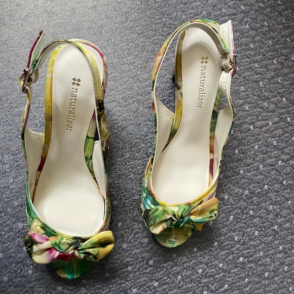 Naturalizer women’s summer shoes -size 6 1/2 - Picture 2 of 3
